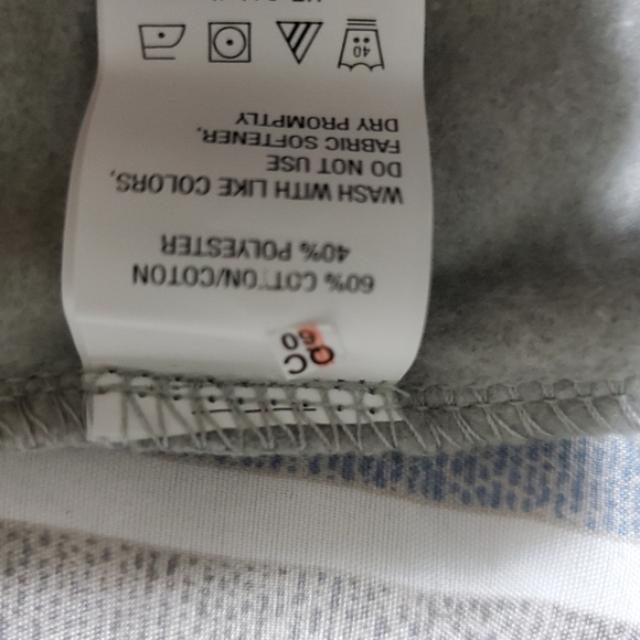 Arrow Sweater - Picture 12 of 12